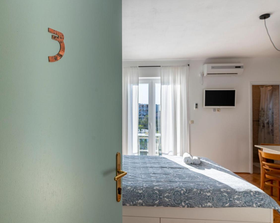 Charming Tale Apartments Modun19 Pirovac Phòng bức ảnh