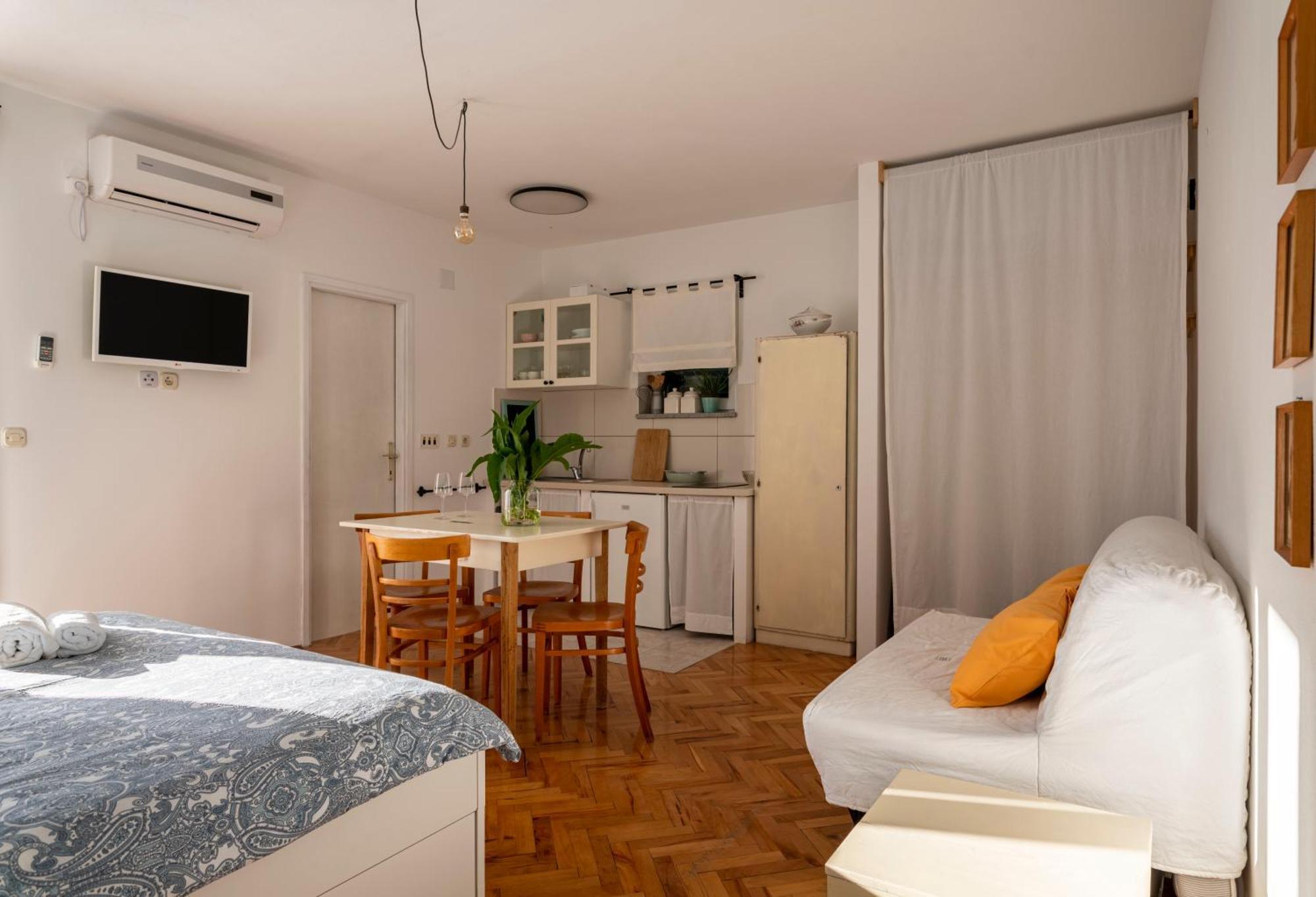 Charming Tale Apartments Modun19 Pirovac Phòng bức ảnh